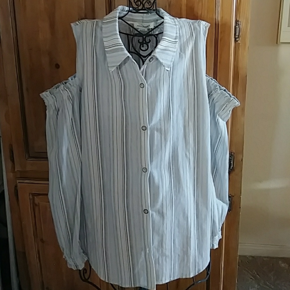 Simply Noelle. Blouses open shoulder.New. Bundles